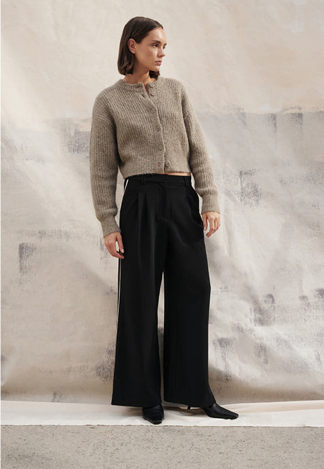 SHOP KNITS