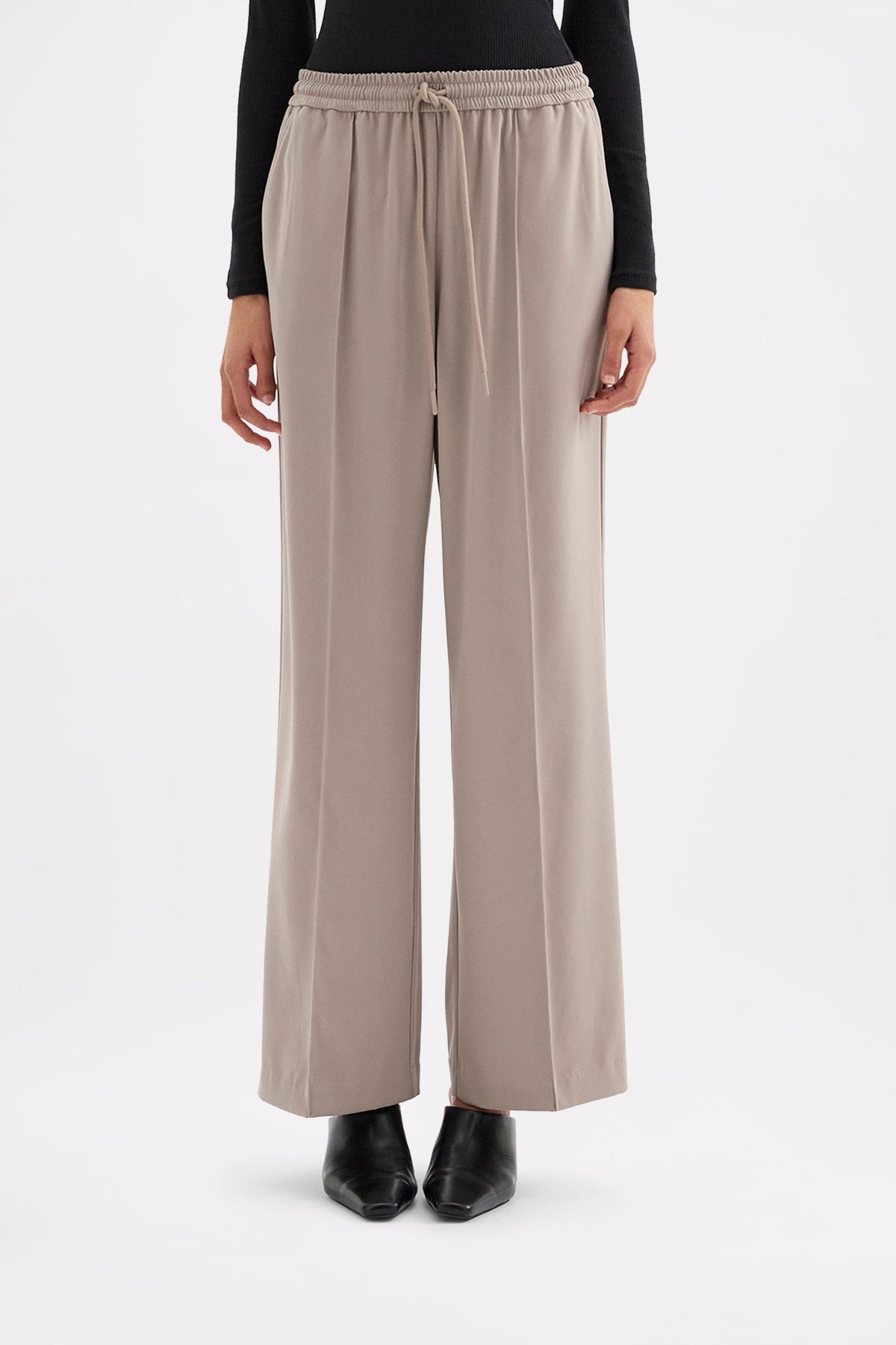 Quincy Pant Almond 