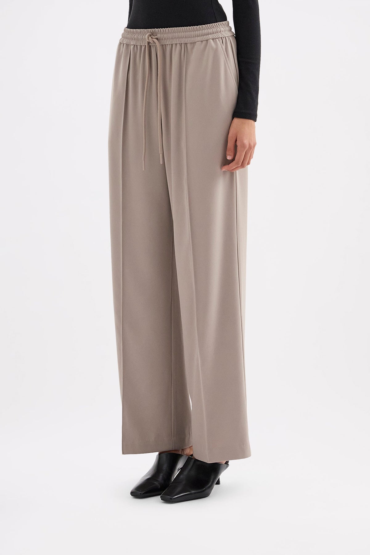 Quincy Pant Almond 