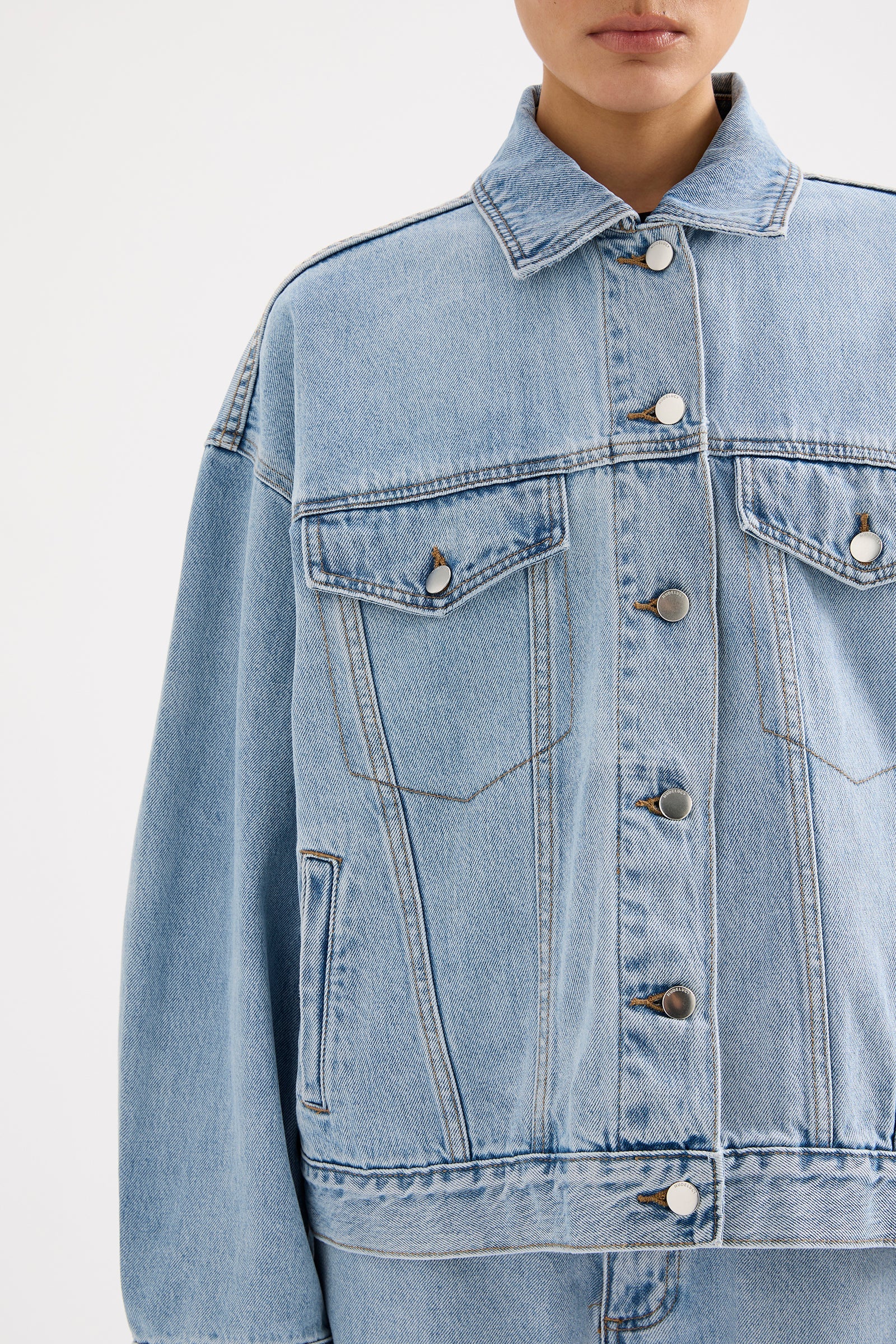 Sia Denim Jacket 90s Blue Wash 