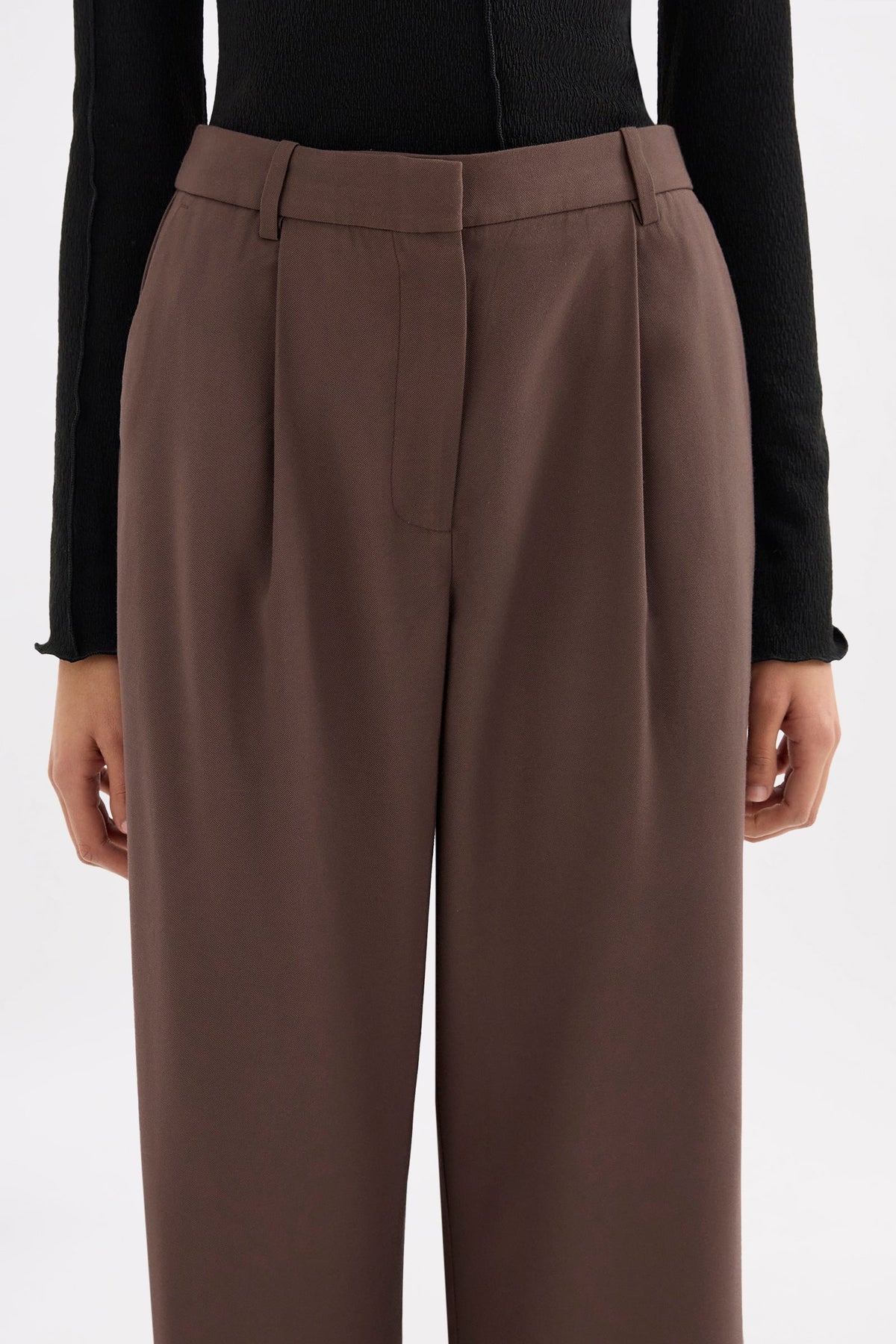 Nadia Pant Chocolate 
