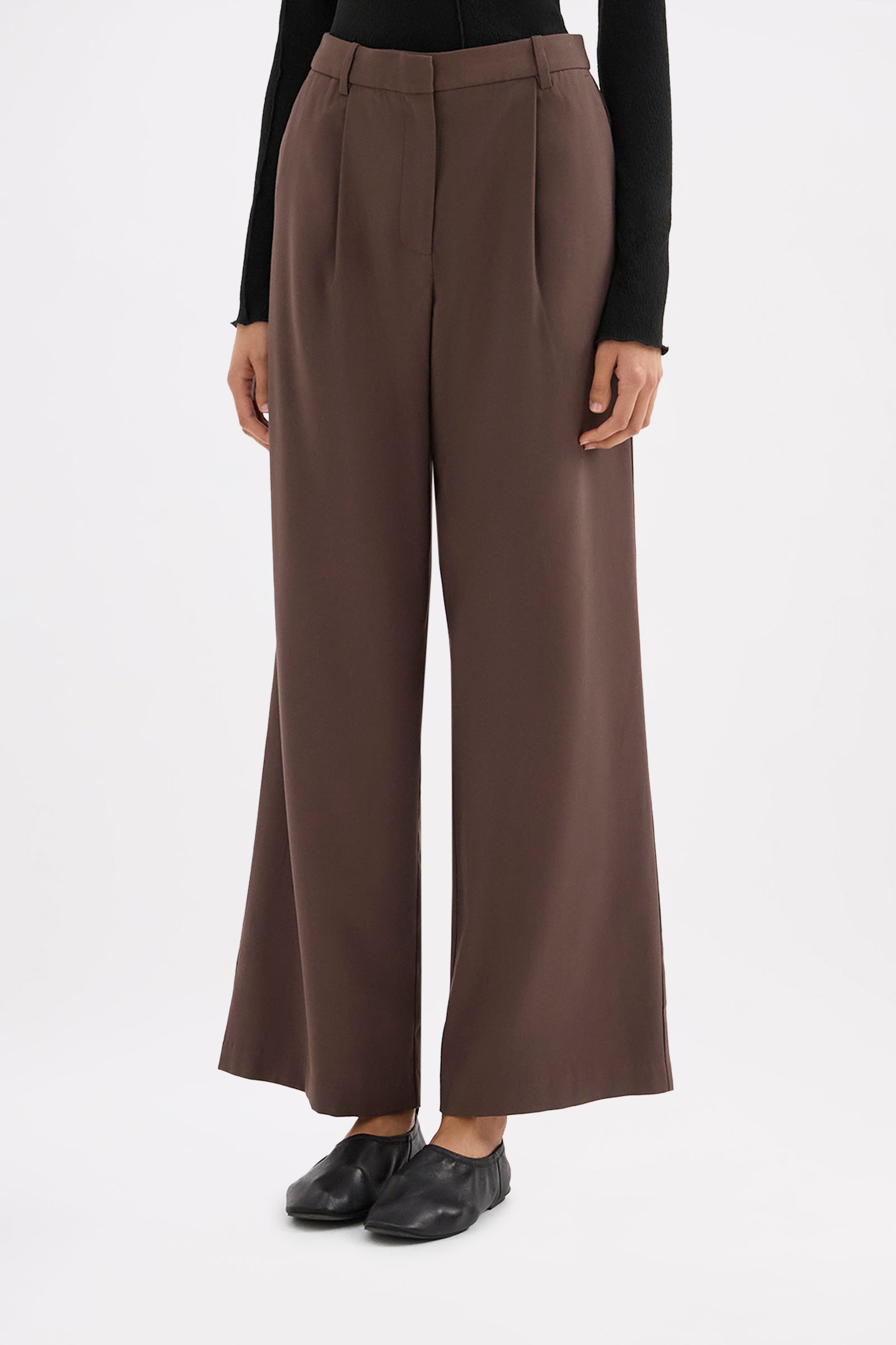Nadia Pant Chocolate 