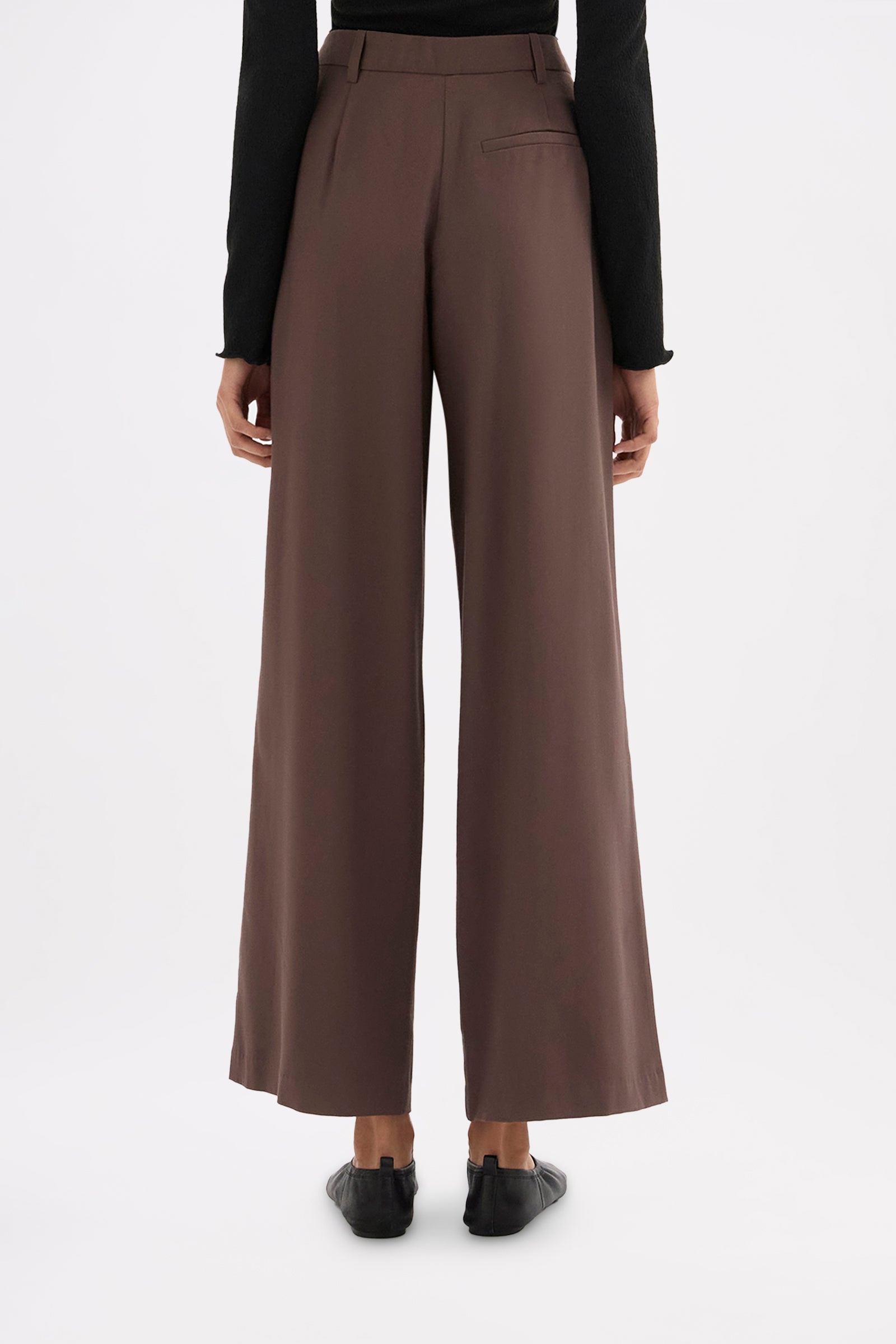 Nadia Pant Chocolate 