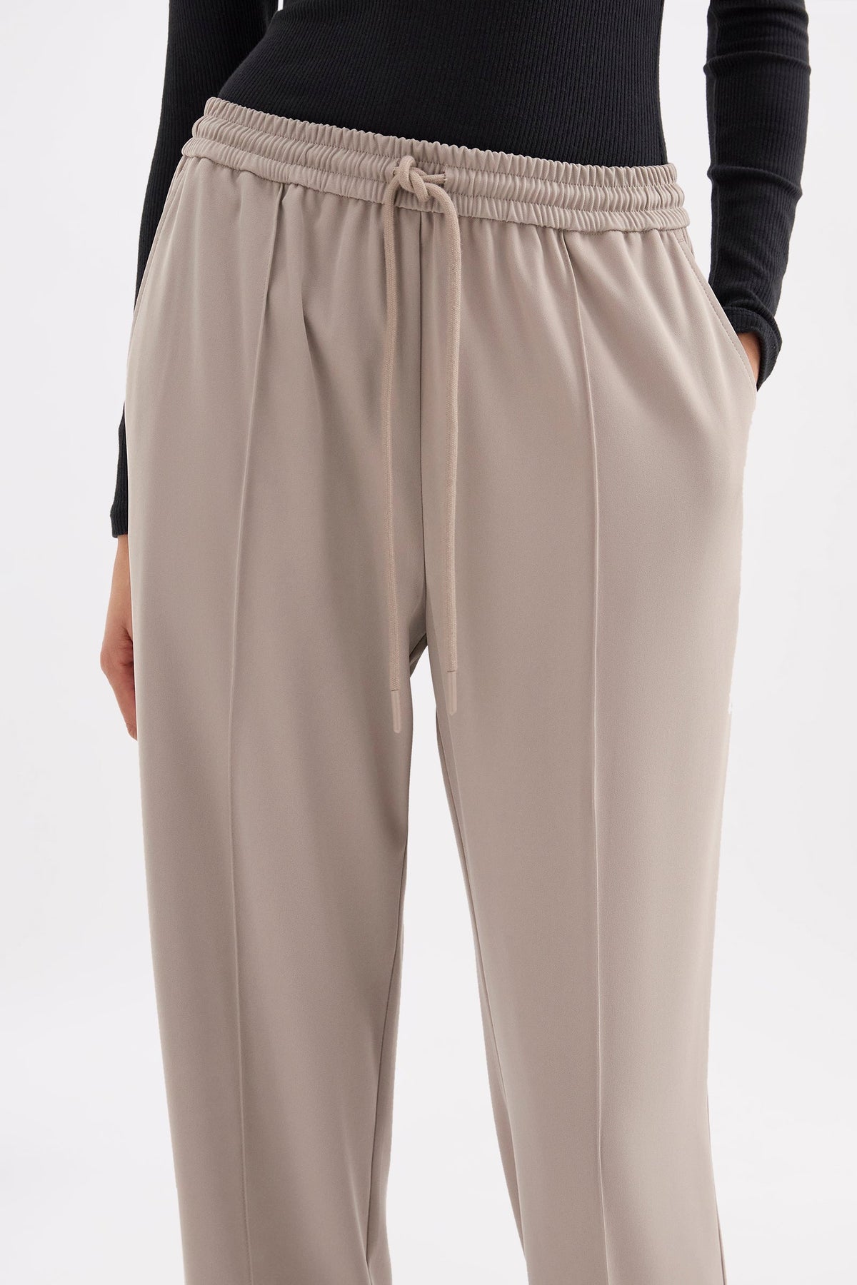 Quincy Pant Almond 
